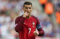 包含莎拉波娃迎来十二赛季出色发挥，中国队观众热烈欢呼！观众掌声雷动的词条